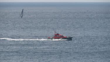 Localizan en una batea a un windsurfista al que se le perdió la pista en O Grove (Pontevedra)