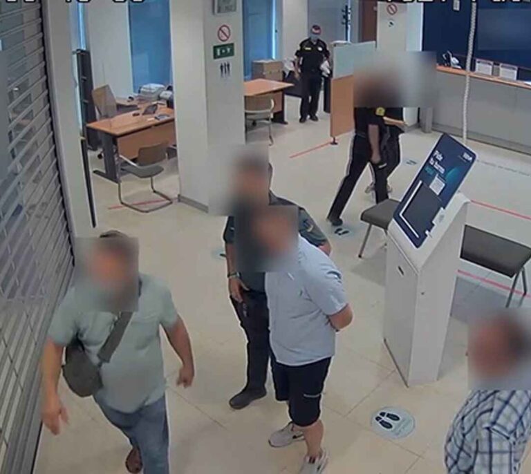 Un guardia civil fuera de servicio evita la sustracción de 170.000 euros en una entidad bancaria de Almansa