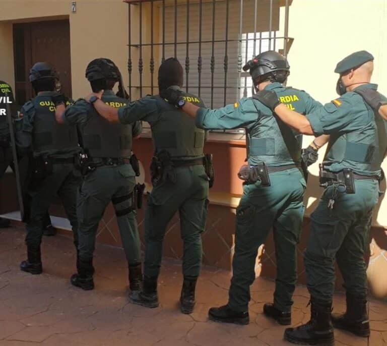 Cae una red de tráfico de hachís en la costa de Cádiz e intervienen 1.370 kilos