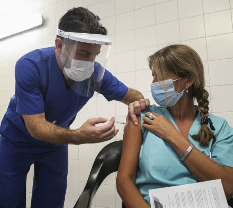 España alcanza una incidencia de 1.206 casos de covid, récord en la pandemia
