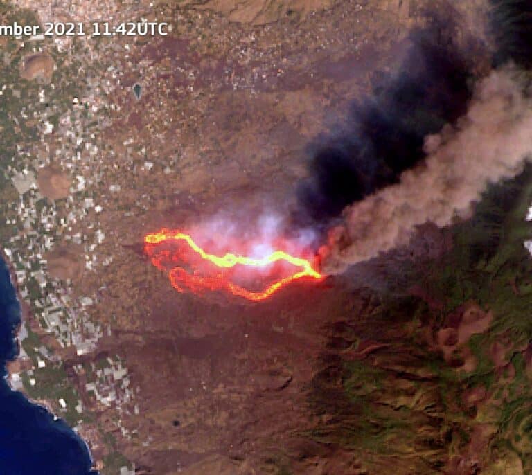 Primeras imágenes del volcán de La Palma a vista de satélite sin nubes
