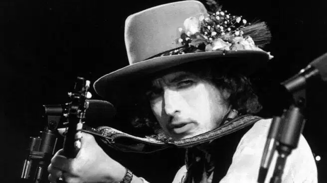 Los 60 años de Bob Dylan sobre el escenario: 'artista del trapecio' y Premio Nobel de Literatura