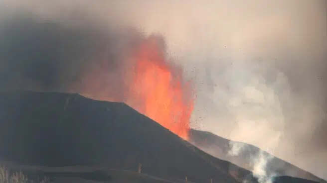 Confinamiento en La Palma: vecinos de Tazacorte deberán permanecer en sus casas por la llegada de la lava al mar