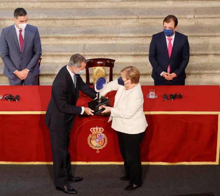 Merkel, Premio Carlos V: "Europa solo será fuerte si es una Europa unida"