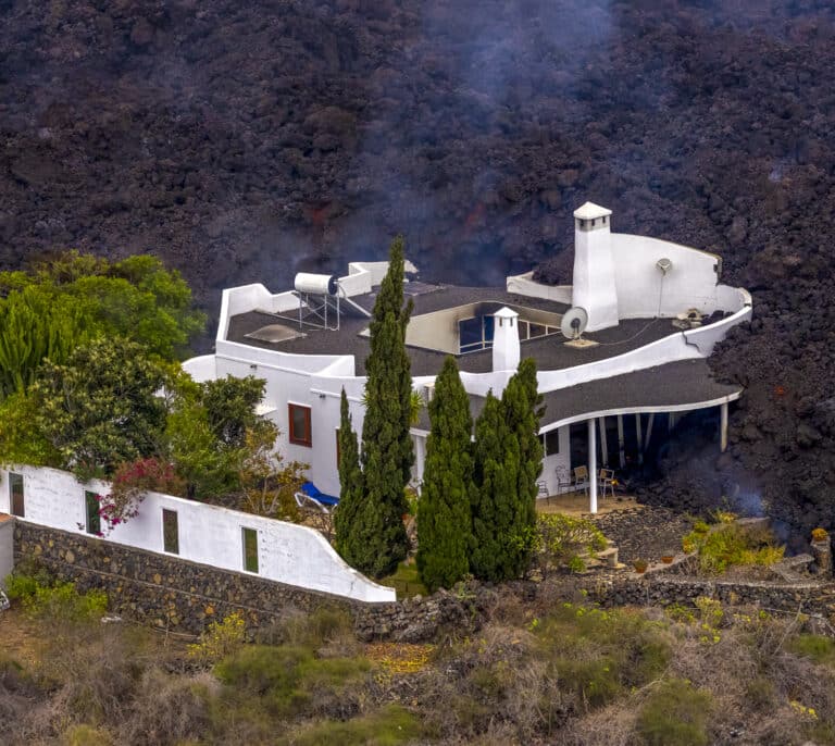 Los afectados por el volcán de La Palma, a la espera de las ayudas por perder sus casas