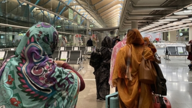 Un activista saharaui lleva 10 días en el aeropuerto de Bilbao bajo la amenaza de ser deportado a Marruecos