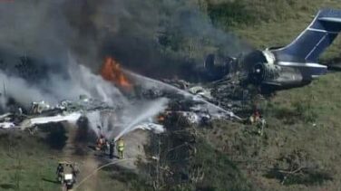 Un avión se estrella en Texas con 21 personas a bordo