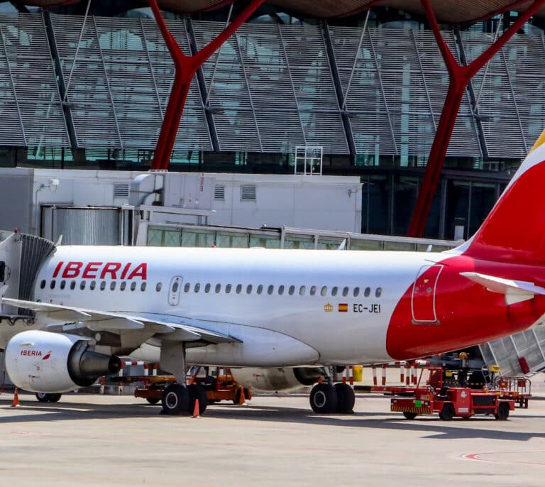 La pandemia 'vacía' los aeropuertos en España: un 56% menos de pasajeros en 2021
