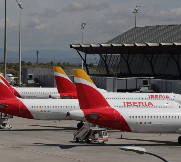 La matriz de Iberia apoya su salida de pérdidas en los vuelos de ocio frente a los de negocios