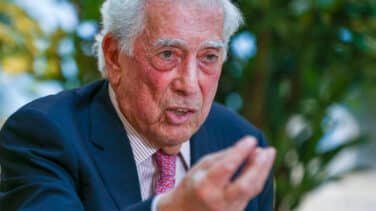 Vargas Llosa, hospitalizado desde el sábado por Covid