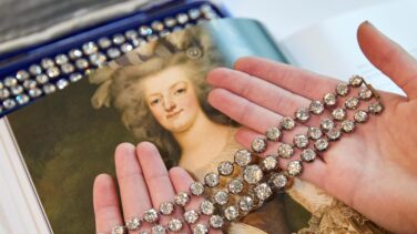 Los icónicos brazaletes de María Antonieta que una familia española ha vendido por 7 millones de euros