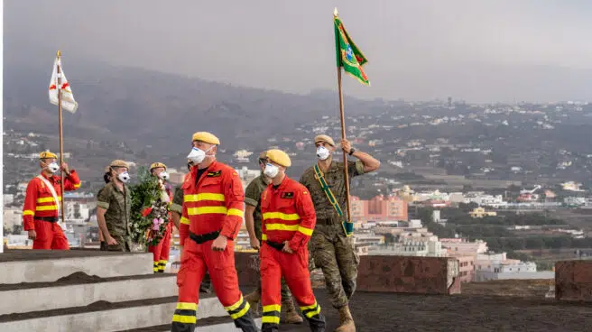 Las Fuerzas Armadas muestran su cariño a la isla de La Palma con una ofrenda floral