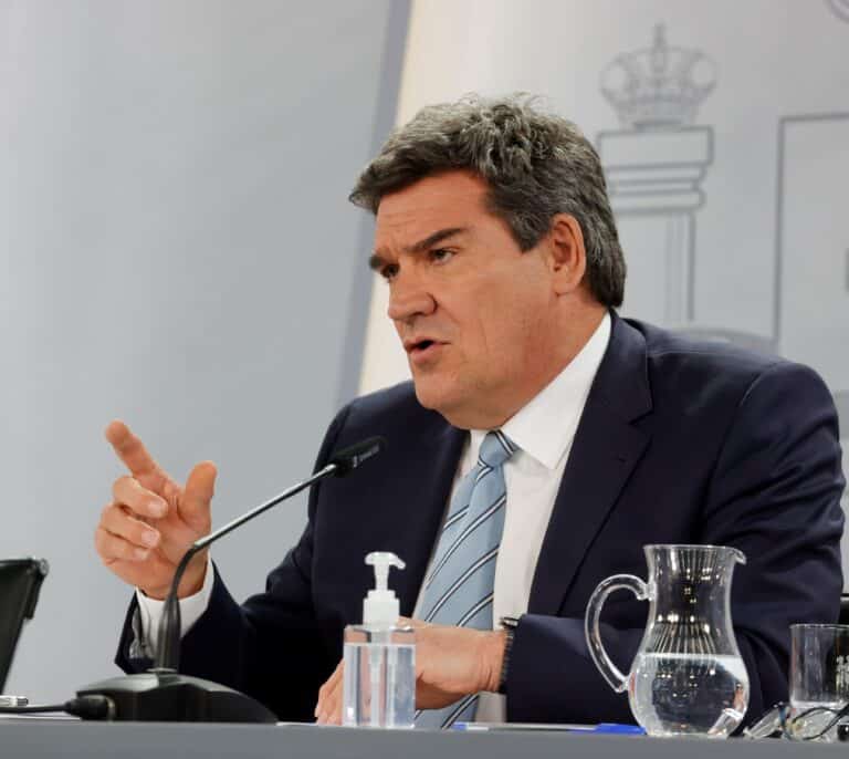 Escrivá plantea una recentralización fiscal para evitar bajadas de impuestos como las de Madrid y Andalucía