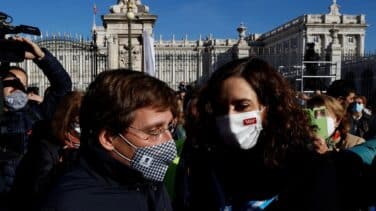 Almeida y Ayuso celebran la Almudena en buena sintonía: "No nos bloqueamos el uno al otro"