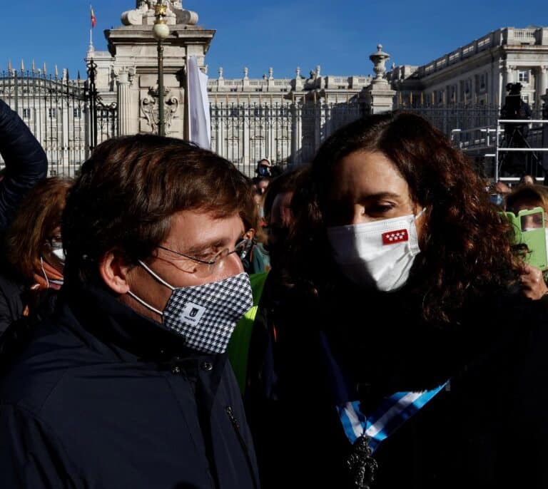 Almeida y Ayuso celebran la Almudena en buena sintonía: "No nos bloqueamos el uno al otro"