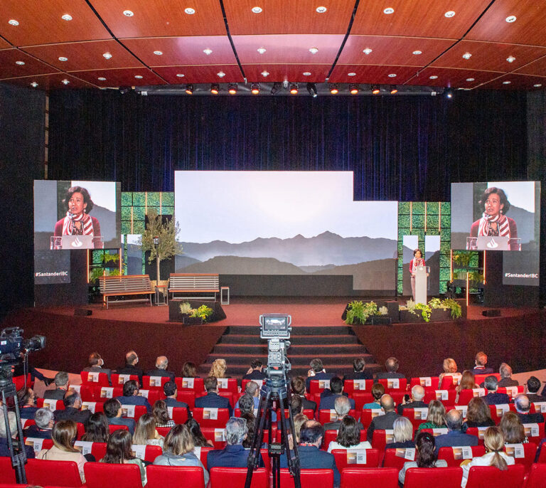 Ana Botín destaca el papel de la banca para impulsar la transformación de la economía