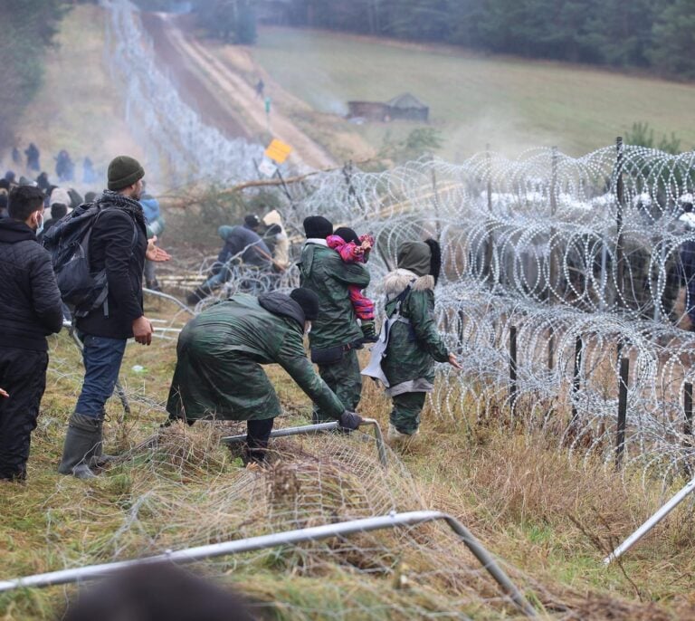 Cierre total de la frontera y ayuda de la OTAN: la batalla de Polonia contra la "guerra híbrida" de Bielorrusia