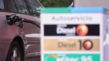 El precio de los carburantes toca máximos y se prepara para otro incremento fiscal