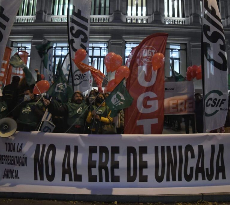 Unicaja no reduce la cifra de salidas por el ERE y los sindicatos van a la huelga