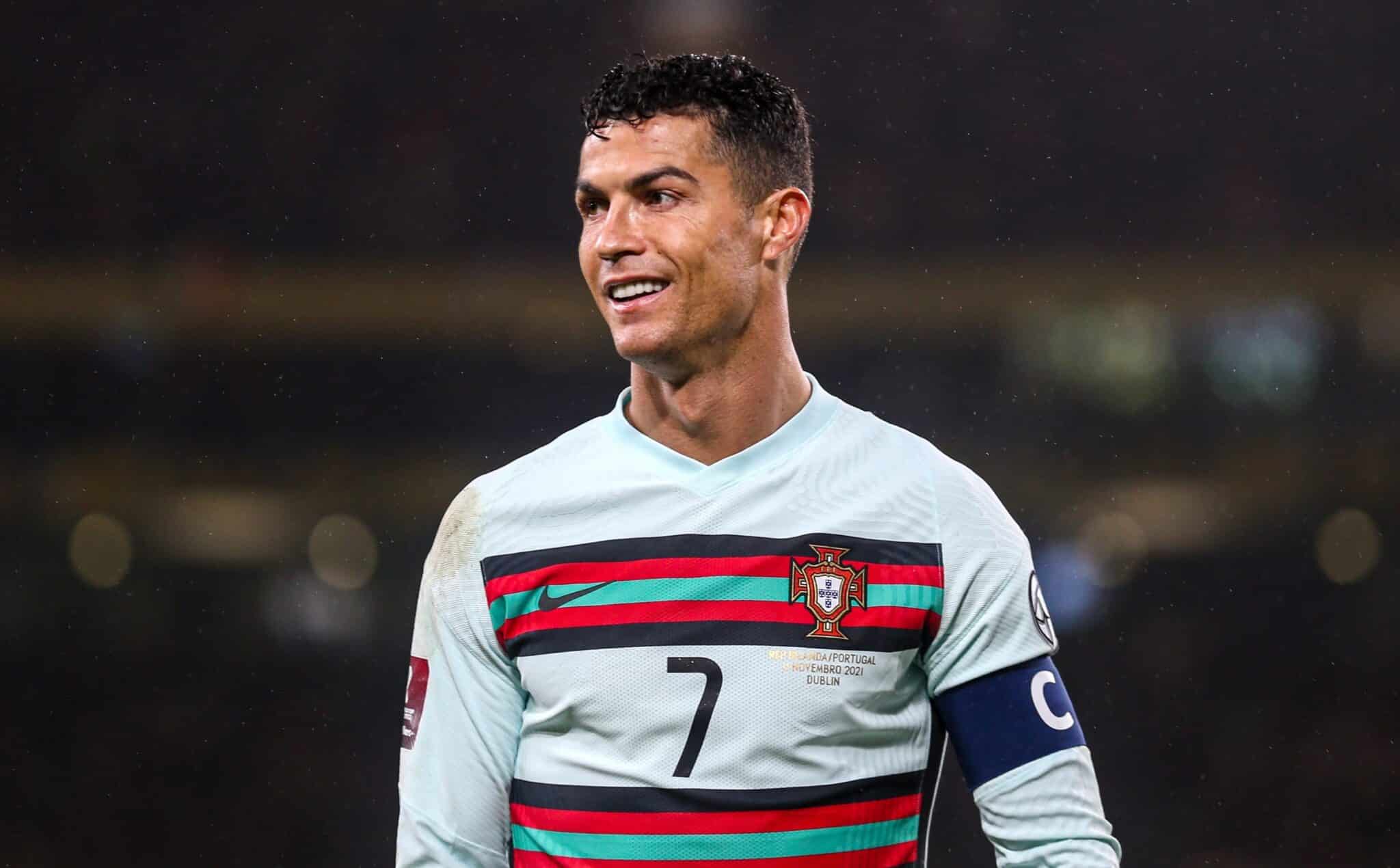 Cristiano Ronaldo dona una camiseta firmada para una subasta