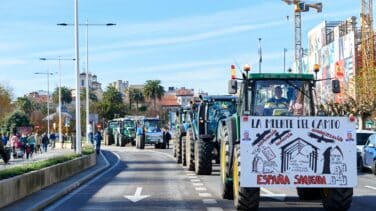 Cuatrocientos tractores colapsan Santander para pedir unos precios justos