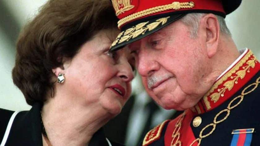 Lucía Hiiart y el dictador chileno Pinochet