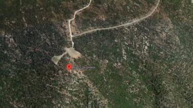 Fallece un parapentista tras sufrir un choque con otro y caer en una zona de bosque en Cádiz