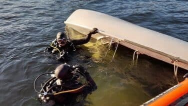 Rescatan del embalse de Plasencia a un deportista con una leve hipotermia tras volcar su embarcación