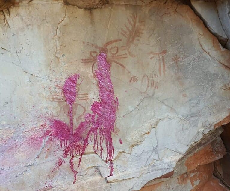 Vandalizan las pinturas rupestres de 'Las Sacerdotisas', una de las más icónicas de España