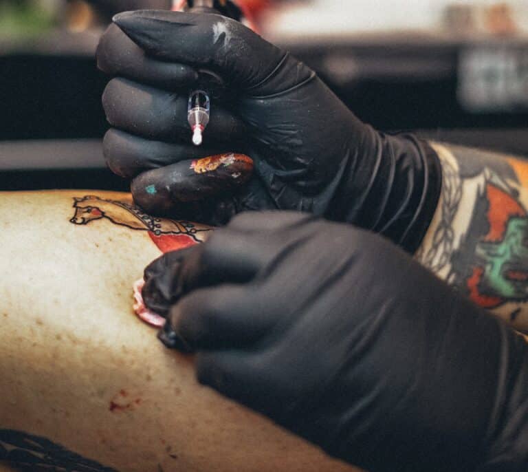 Los consejos de los dermatólogos sobre los tatuajes: de evitar el rojo a guardar foto de la tinta