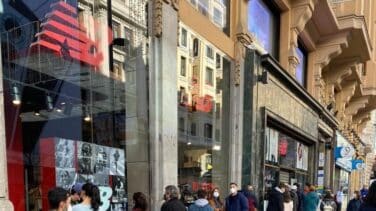 New Balance volverá a abrir sus tiendas en Las Rozas Village de Madrid y La Roca Village de Barcelona