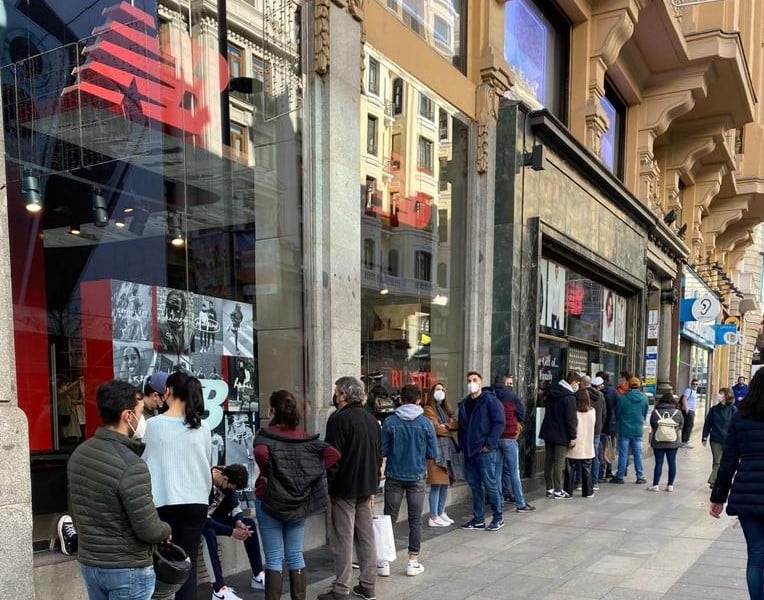 Transparentemente Cartero buscar New Balance volverá a abrir sus tiendas en Las Rozas Village de Madrid y La  Roca Village de Barcelona