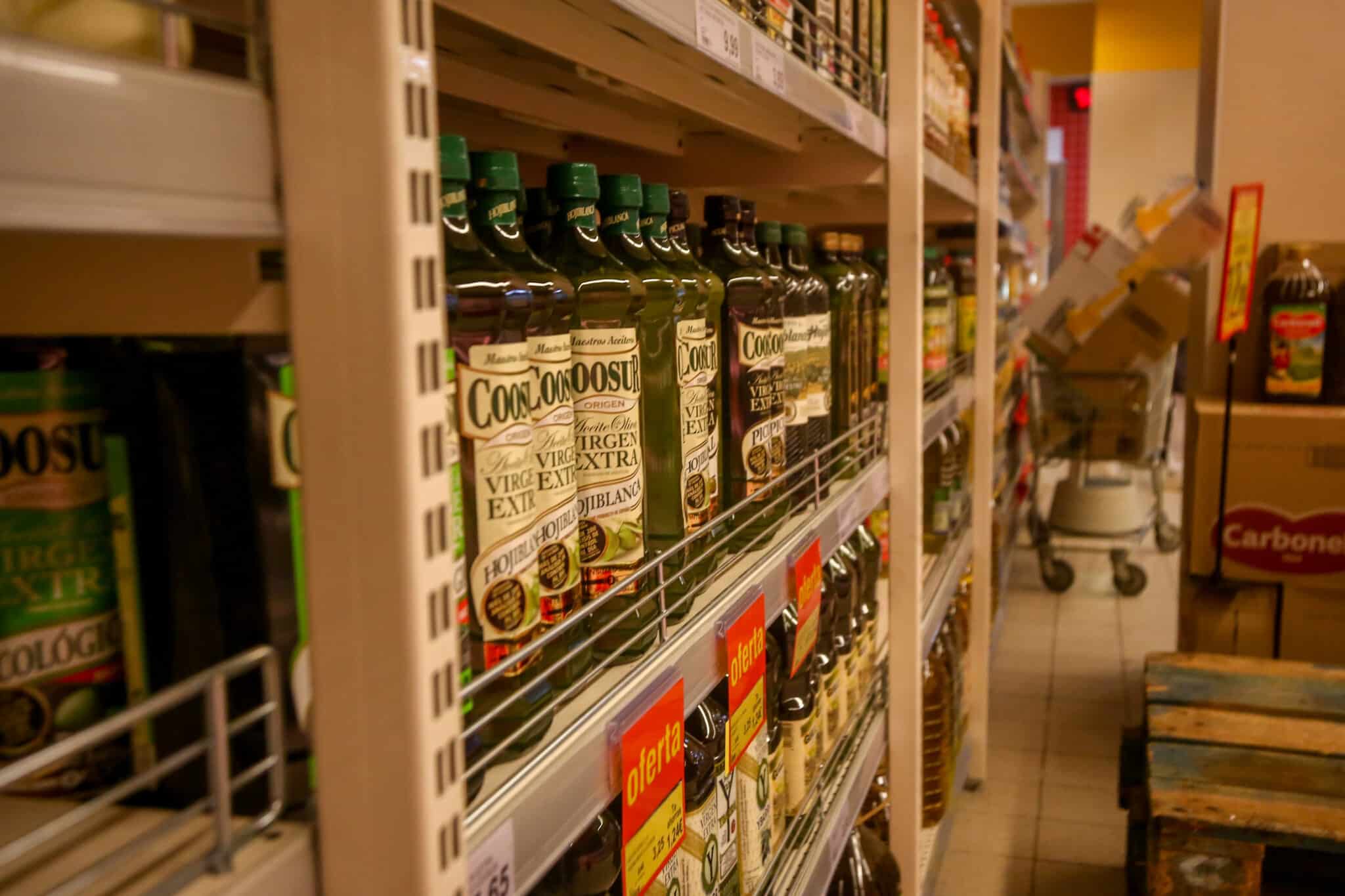 Hasta un 45% de diferencia en el precio del mismo aceite de oliva: ¿en qué  supermercados es más barato?
