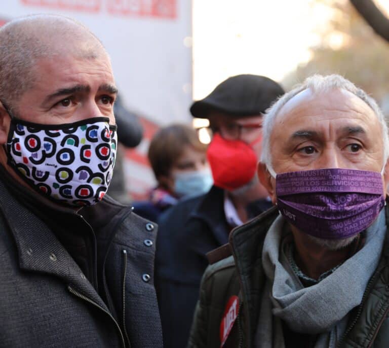 Los sindicatos no renuncian a los 45 días por año trabajado pero piden negociarlo en una segunda mesa