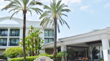 El fondo suizo Stoneweg y Bain Capital adquieren el Hotel Los Monteros en Marbella por 47 millones