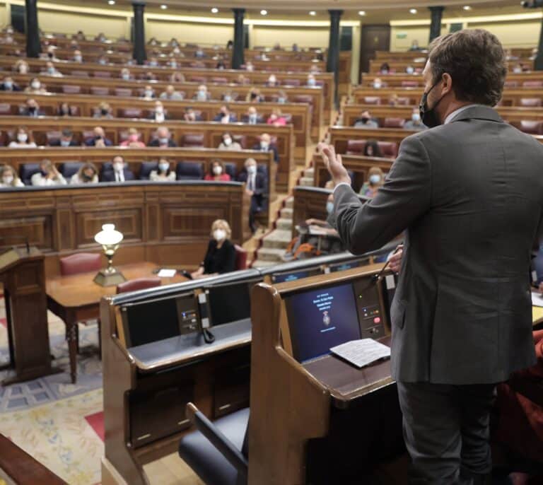 Media de encuestas: empate técnico entre PP y PSOE con Vox lanzado hacia los 70 escaños