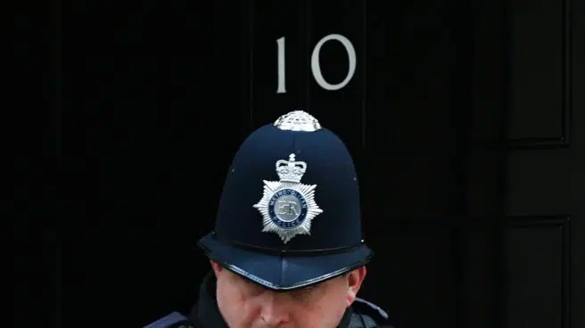 Scotland Yard tiene una foto de Boris Johnson en su cumpleaños con una cerveza, según el 'Mirror'