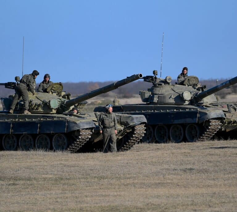 España descarta rotundamente el envío de tropas a Ucrania: "No está previsto de ninguna manera"