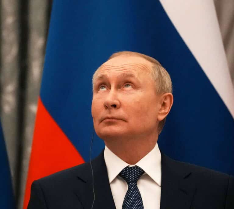 Putin denuncia que países de la OTAN "siguen inundando de armas Ucrania"