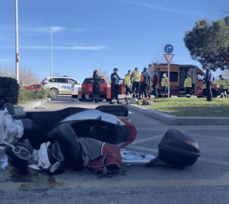 Grave un motorista tras chocar contra un turismo en Valdebebas (Madrid)