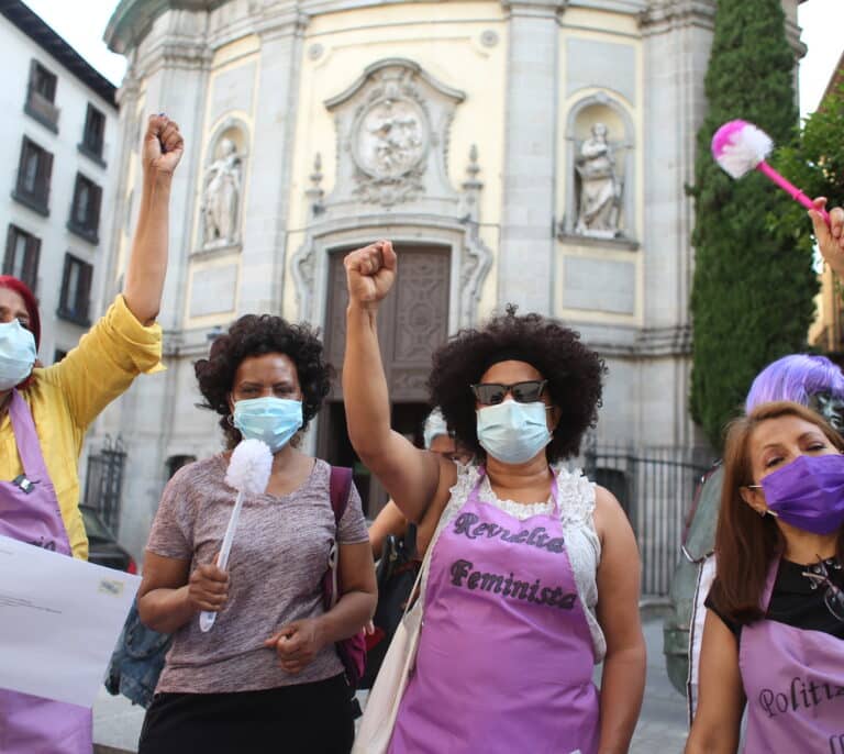 Las empleadas del hogar deberán cobrar 30 céntimos más por hora con el alza del SMI