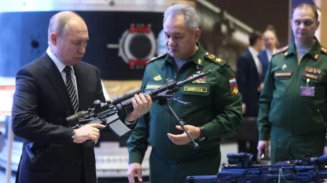 El ministro de Defensa y el jefe de gabinete de Putin, entre los sancionados por la UE