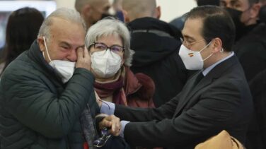 Llegan al aeropuerto de Barajas los 106 españoles evacuados de Ucrania