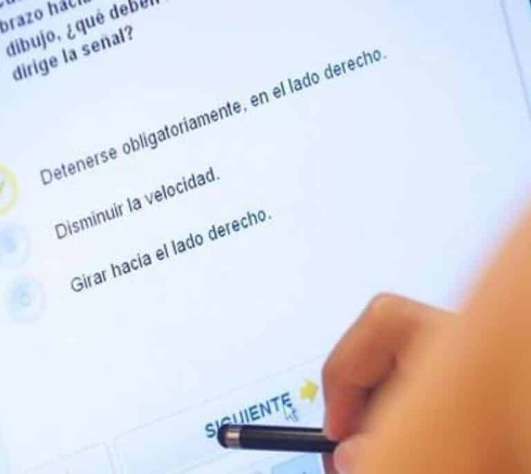 La DGT aconseja conceder un 50% de tiempo extra en el examen teórico a personas con dificultades de aprendizaje