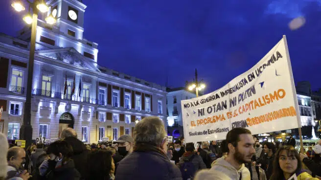 Un millar de personas clama en Madrid contra la guerra: "Ni Putin ni OTAN"