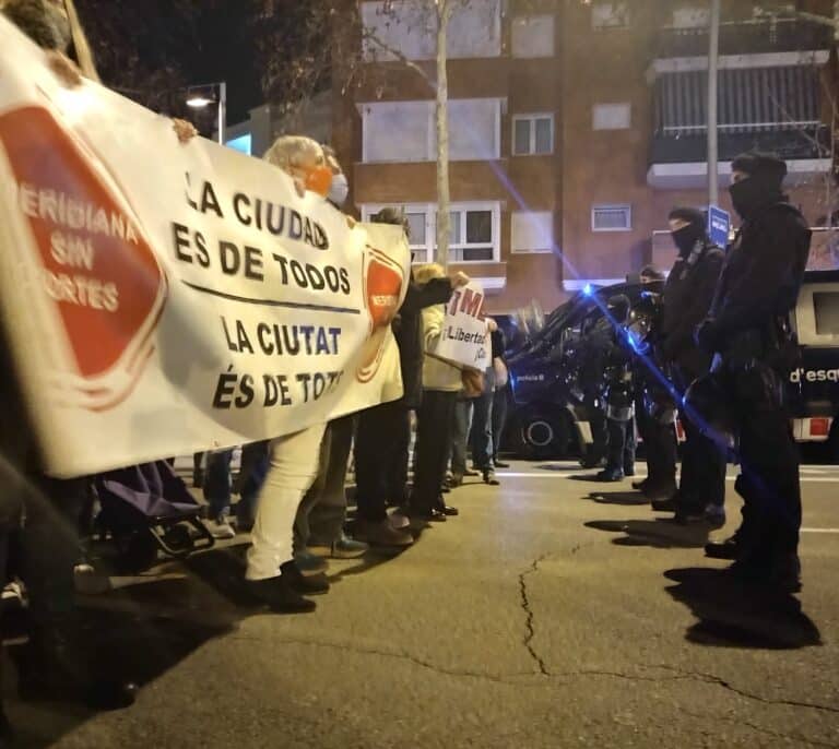 Los choques en la Meridiana tensionan a los mossos mientras Interior frena las actas contra manifestantes