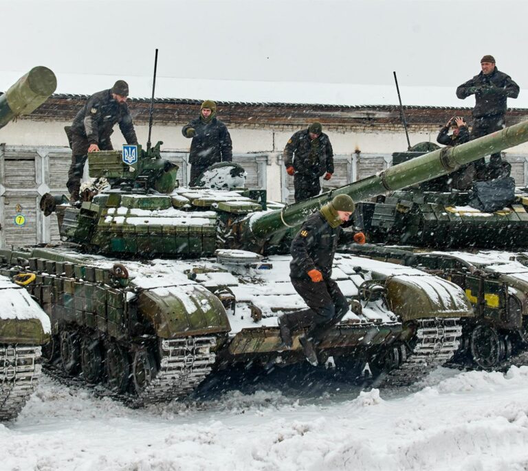 Rusia y Estados Unidos siguen negociando mientras Ucrania promete 100.000 soldados más