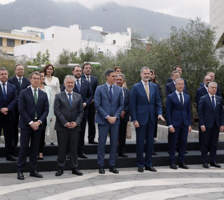 Desplante de Aragonés al Rey en la foto oficial de la Conferencia de Presidentes