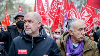 CCOO y UGT convocan protestas frente a las sedes de la patronal como presión para reducir la jornada laboral 