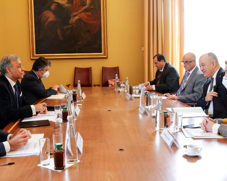 Argelia firma un "diálogo estratégico" con Italia con la energía como prioridad en plena crisis con España